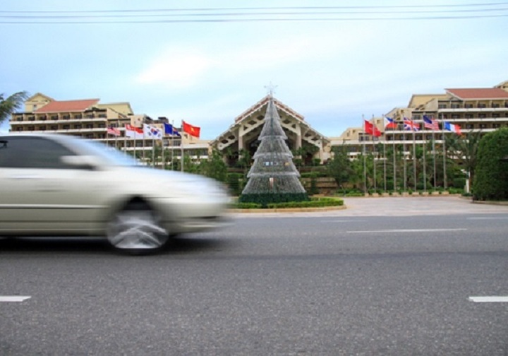 Dọc tuyến đường Võ Nguyên Giáp là hệ thống resort – nơi thường xuyên tổ chức các hội nghị quốc tế.