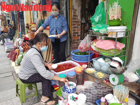 Hà Nội vào mùa sứa đỏ - Ảnh 4.