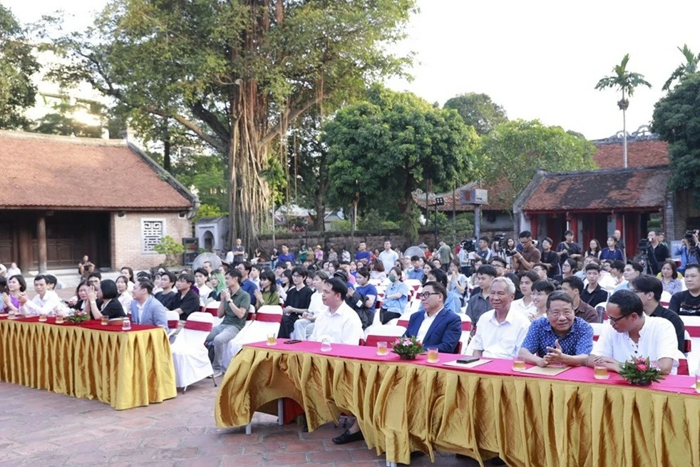 Trao giải các tác phẩm cuộc thi vẽ tranh Văn Miếu-Quốc Tử Giám 'Tiếng vang lịch sử'