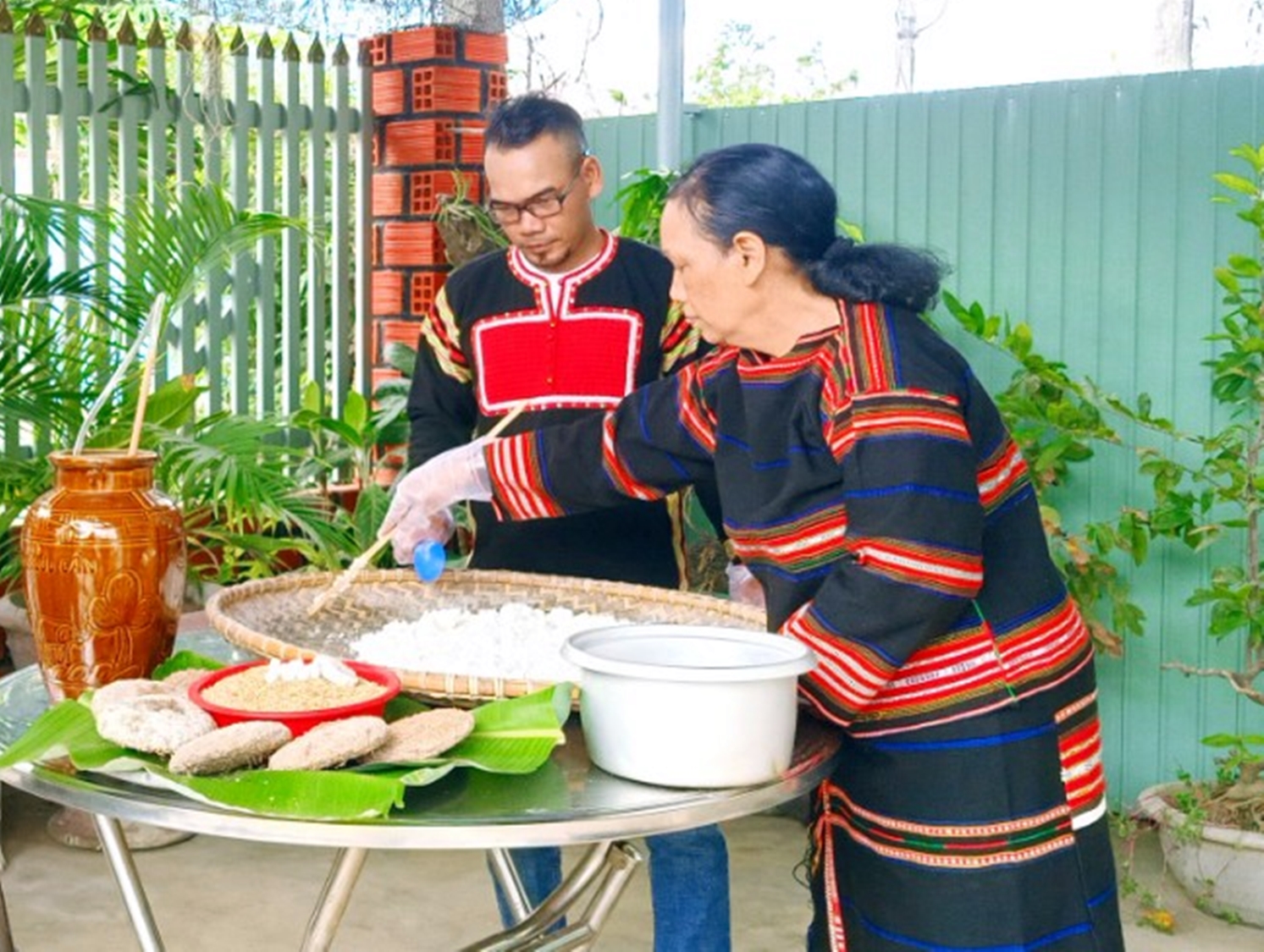 Nồng nàn men rượu cần - Ảnh 2.