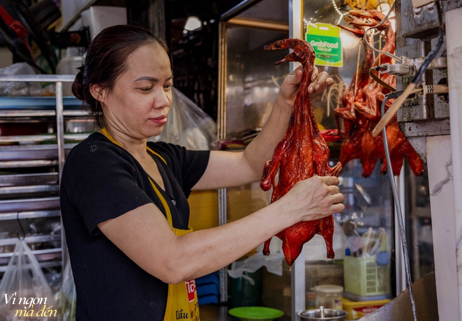 Cặp vợ chồng bỏ công việc bếp trưởng ở khách sạn 4 sao về mở quán vịt quay, ngày làm đến vài trăm con giao khắp các tỉnh thành - Ảnh 3.