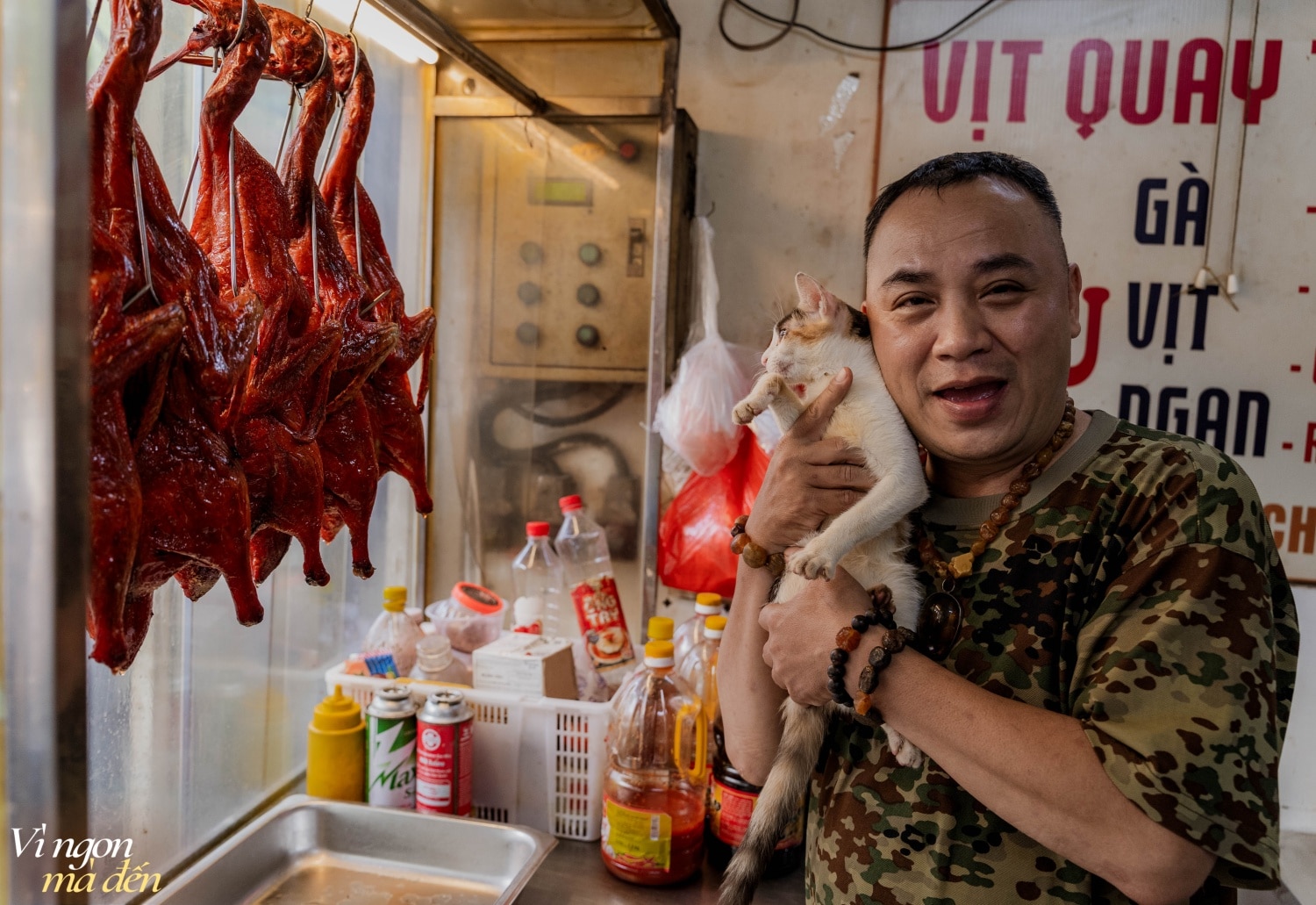 Cặp vợ chồng bỏ công việc bếp trưởng ở khách sạn 4 sao về mở quán vịt quay, ngày làm đến vài trăm con giao khắp các tỉnh thành - Ảnh 6.