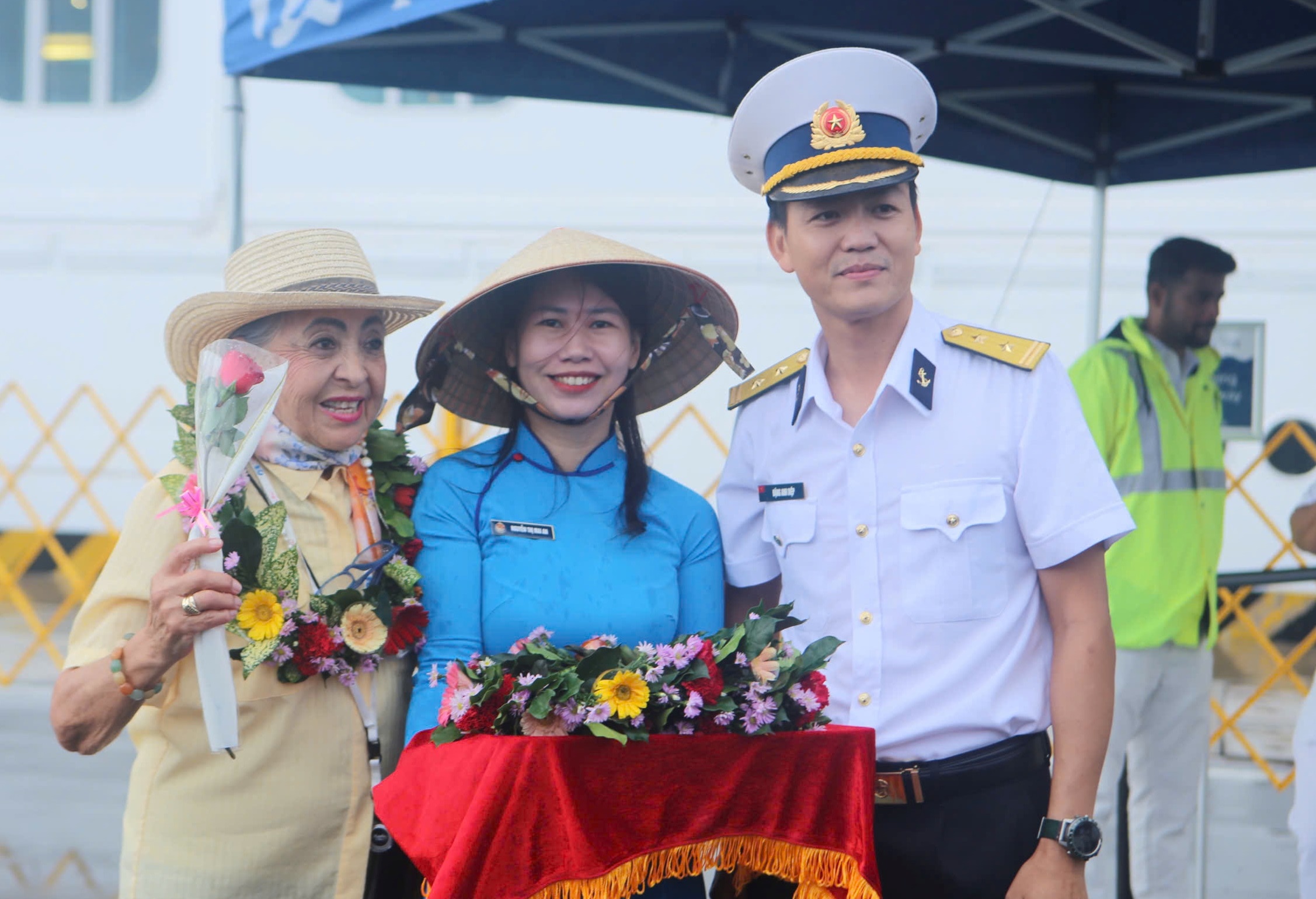 Tàu biển quốc tế CORAL PRINCESS 2.300 khách cập Cảng Cam Ranh- Ảnh 3.