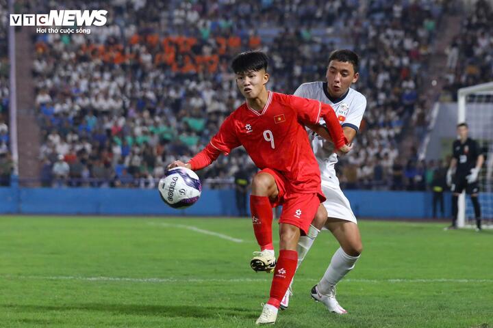 U17 Việt Nam bỏ lỡ nhiều cơ hội trong hiệp 2.