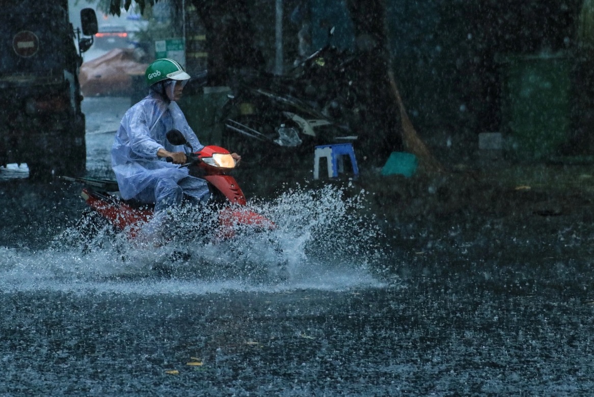 Các bệnh lý viêm đường hô hấp gia tăng trong mùa mưa bão- Ảnh 2.