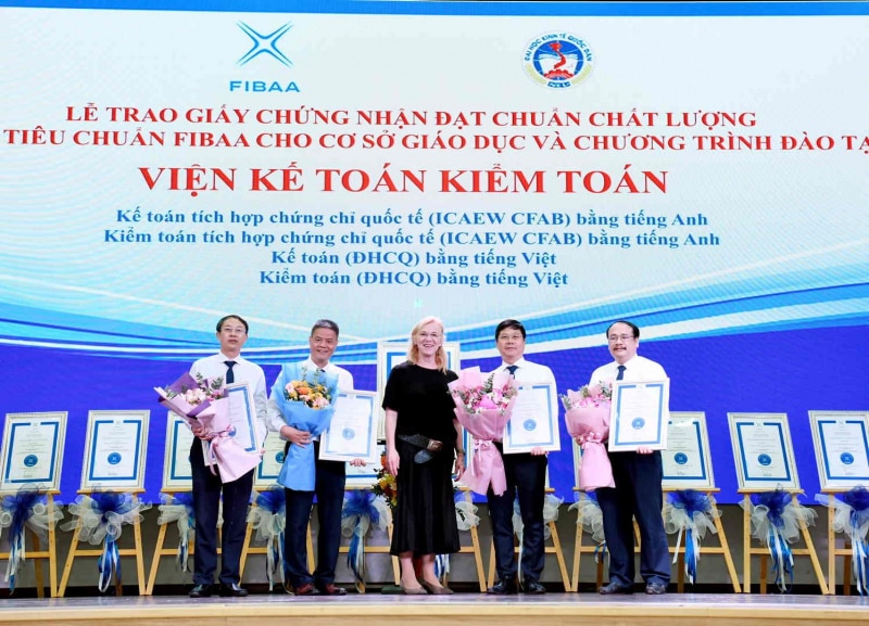 Trường Đại học Kinh tế Quốc dân nhận chứng nhận đạt chuẩn chất lượng quốc tế của FIBAA -0