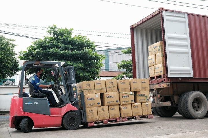 Ngay sau chương trình, từ địa điểm tổ chức là trung tâm phân phối Bình Dương 2 container hàng nhãn riêng Co.op Select sẽ được xuất kho, tiến thẳng vào thị trường Mỹ.