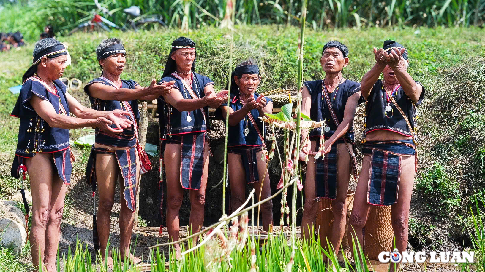 kbang gia lai dan lang bahnar tai hien nghi le cung ben nuoc hinh 2