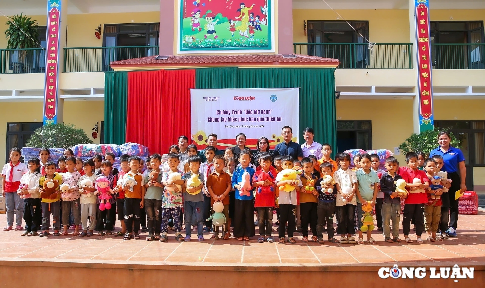 bao nha bao cong luan mang niem vui den voi hoc sinh cac huyen mien nui tinh lao cai hinh 4