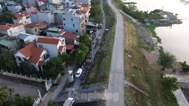 Cận cảnh tuyến đê Yên Nghĩa có 3 điểm sạt lở, hiện đang cấm phương tiện di chuyển ảnh 8