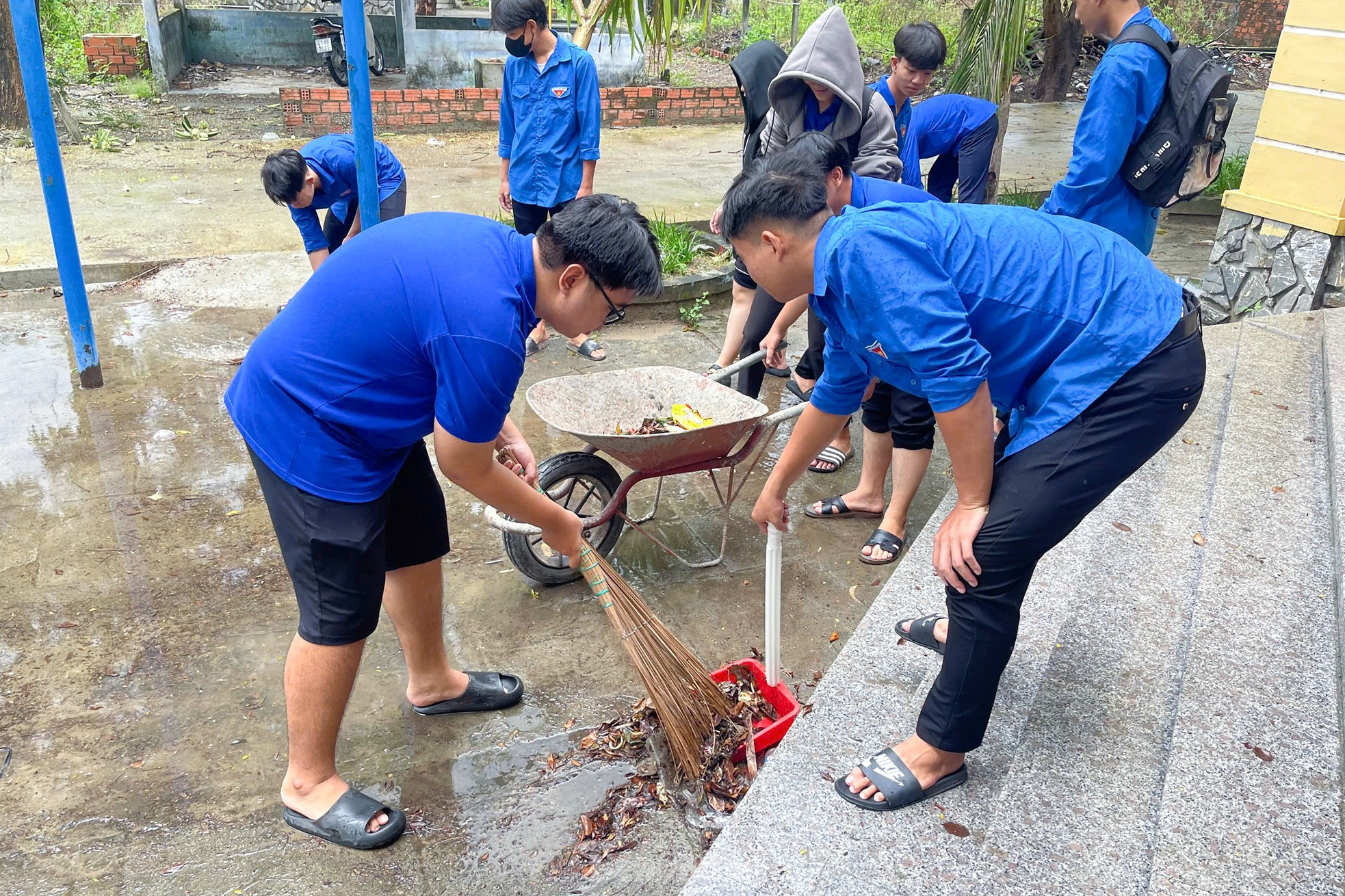 Đà Nẵng kích hoạt đội hình tình nguyện giúp người dân phòng chống bão Trà Mi ảnh 4