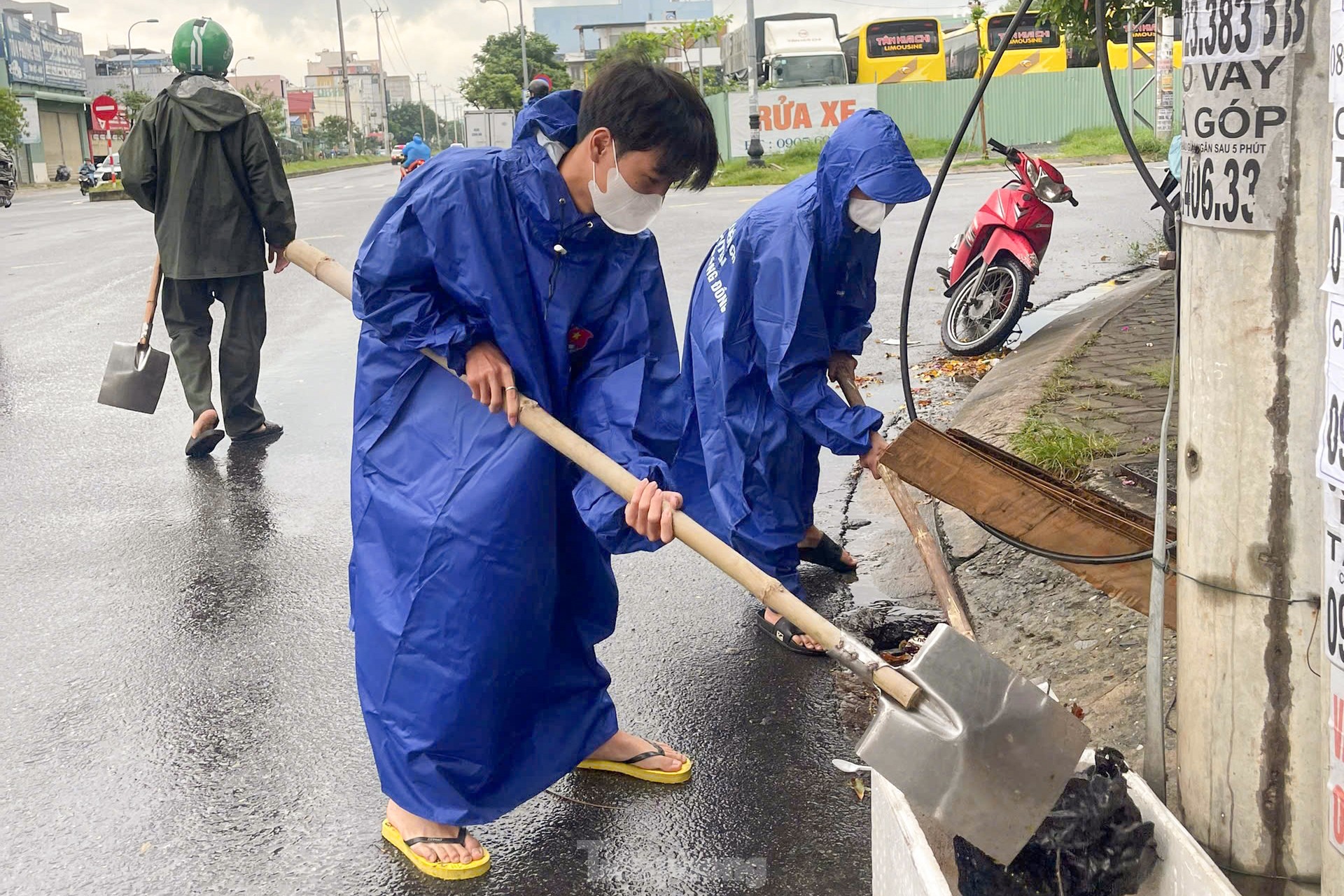 Đà Nẵng kích hoạt đội hình tình nguyện giúp người dân phòng chống bão Trà Mi ảnh 11