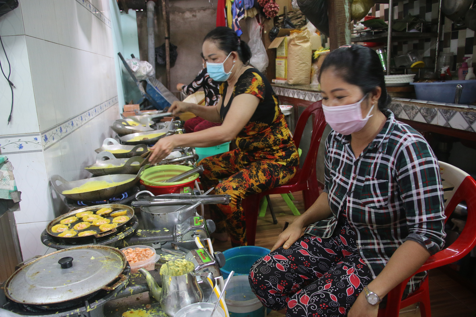 Làng bánh xèo Cao Lãnh nhộn nhịp ngày Tết Đoan ngọ - Ảnh 7.