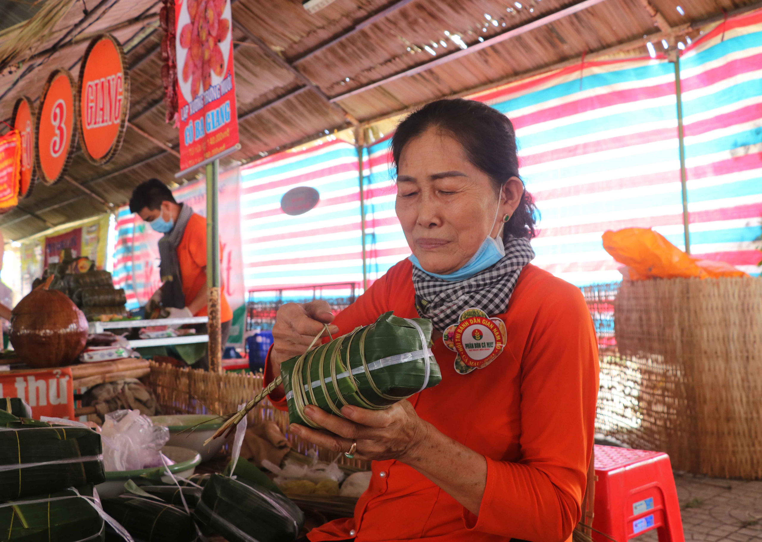 Đặc sắc bánh “phu thê” thể hiện chủ quyền biển đảo Việt Nam - Ảnh 8.