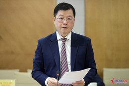 W-ការប្រគល់គ្រឿងឥស្សរិយយសដល់លោកគ្រូអគ្គីនេត្រ ២.jpg