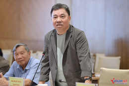 W-ប្រគល់គ្រឿងឥស្សរិយយសដល់លោកគ្រូអគ្គីនេត្រ 3.jpg