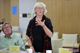 W-ប្រគល់គ្រឿងឥស្សរិយយសដល់លោកគ្រូអគ្គីនេត្រ 5.jpg