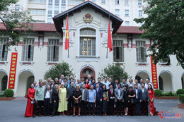 W-ការប្រគល់គ្រឿងឥស្សរិយយសដល់លោកគ្រូអគ្គីនេត្រ 10.jpg