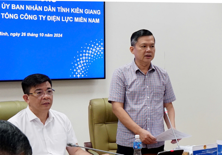 Ông Giang Thanh Khoa - Phó Chủ tịch UBND tỉnh Kiên Giang - giao nhiệm vụ cho các sở, ban, ngành địa phương tỉnh Kiên Giang tháo gỡ khó khăn các dự án điện.