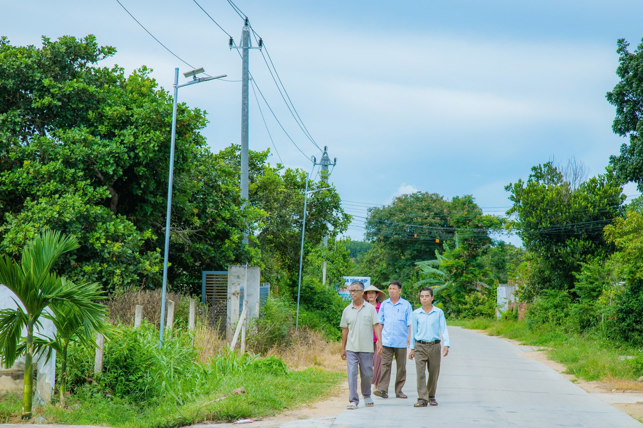 Những công trình từ nỗ lực của nông dân Đắk Lắk: Xây cầu, “gom nắng” thắp sáng đường quê, liên kết sản xuất nông nghiệp… - Ảnh 3.