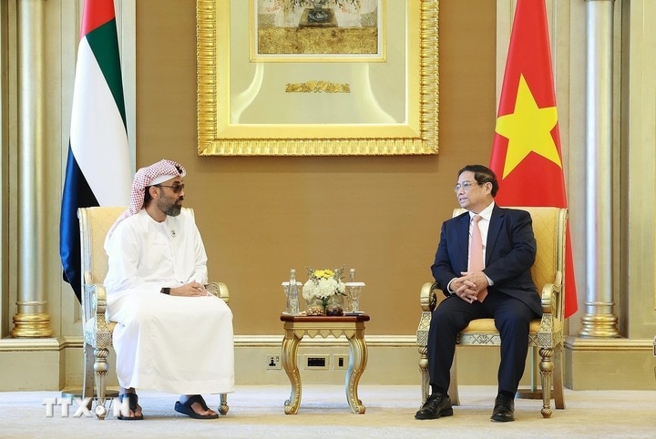 Thủ tướng Phạm Minh Chính tiếp Cố vấn an ninh quốc gia, Phó Toàn quyền Abu Dhabi Sheikh Tahnoon Bin Zayed Al Nahyan. (Ảnh: Dương Giang/TTXVN)