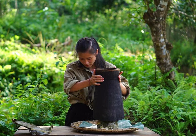 Độc đáo bánh giầy ngũ sắc - Ảnh 3.