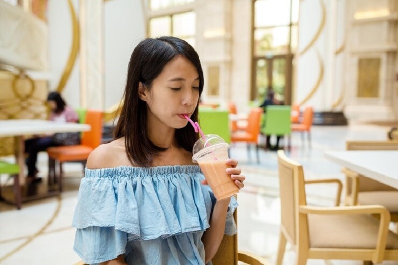 Giảm đường và cafein trong trà sữa để tránh ảnh hưởng đến giấc ngủ