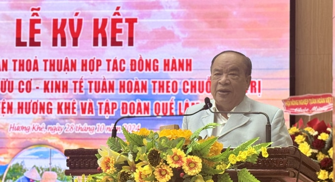 Ông Nguyễn Hồng Lam, Chủ tịch HĐQT Tập đoàn Quế Lâm phát biểu tại lễ ký. Ảnh: Ánh Nguyệt.