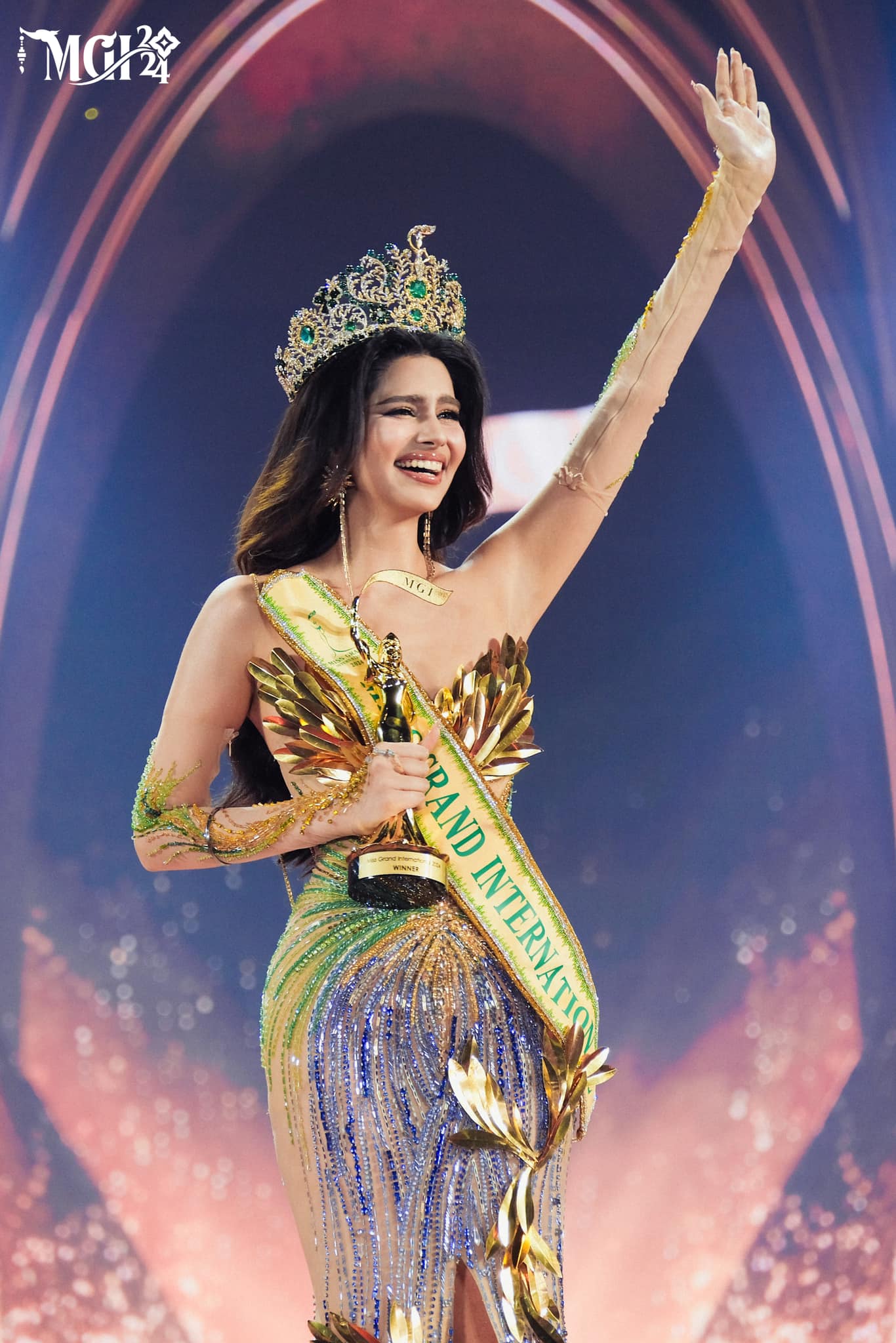 Nhan sắc xinh đẹp đầy mê hoặc của mẹ và em gái của  tân Miss Grand International 2024 gây ngỡ ngàng - Ảnh 14.