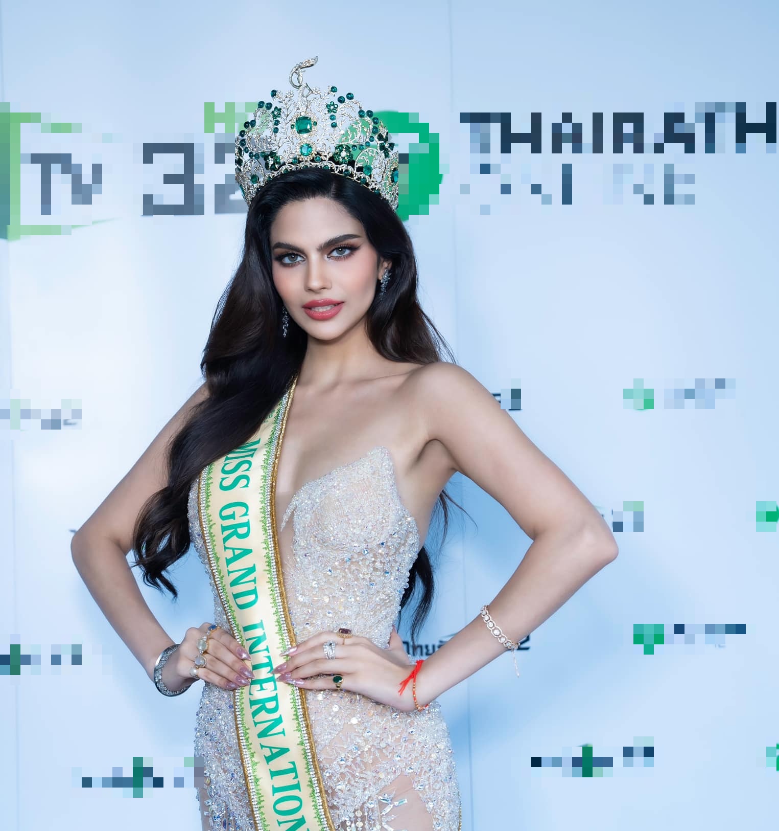 Nhan sắc xinh đẹp đầy mê hoặc của mẹ và em gái của  tân Miss Grand International 2024 gây ngỡ ngàng - Ảnh 18.