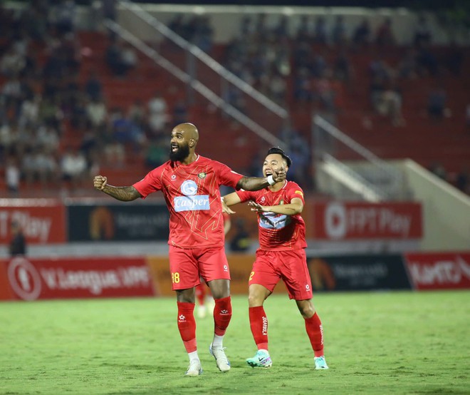 Ngôi đầu trong lặng lẽ của người ‘nói nhiều’ nhất V-League: HLV Popov- Ảnh 3.