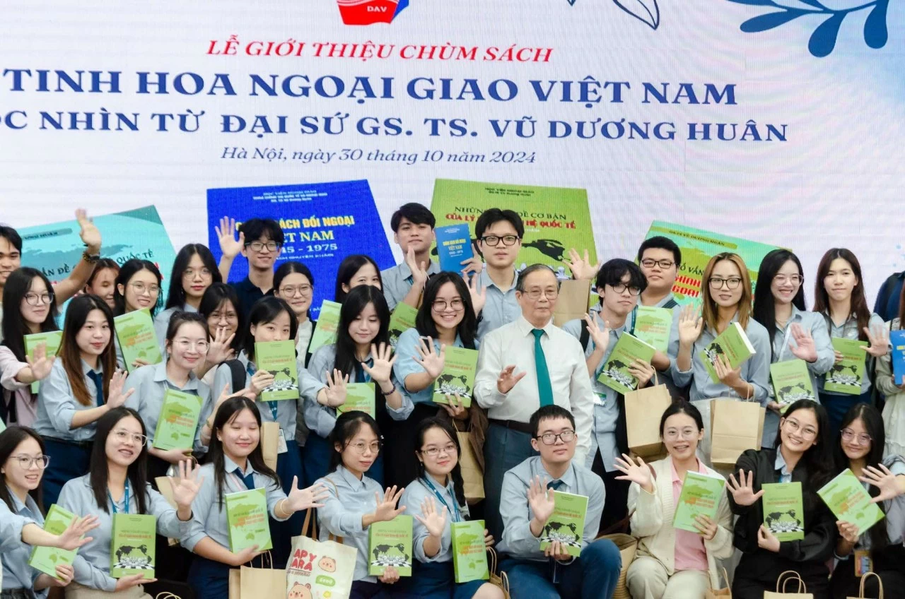 Tinh hoa Ngoại giao Việt Nam dưới góc nhìn của Đại sứ, GS.TS Vũ Dương Huân