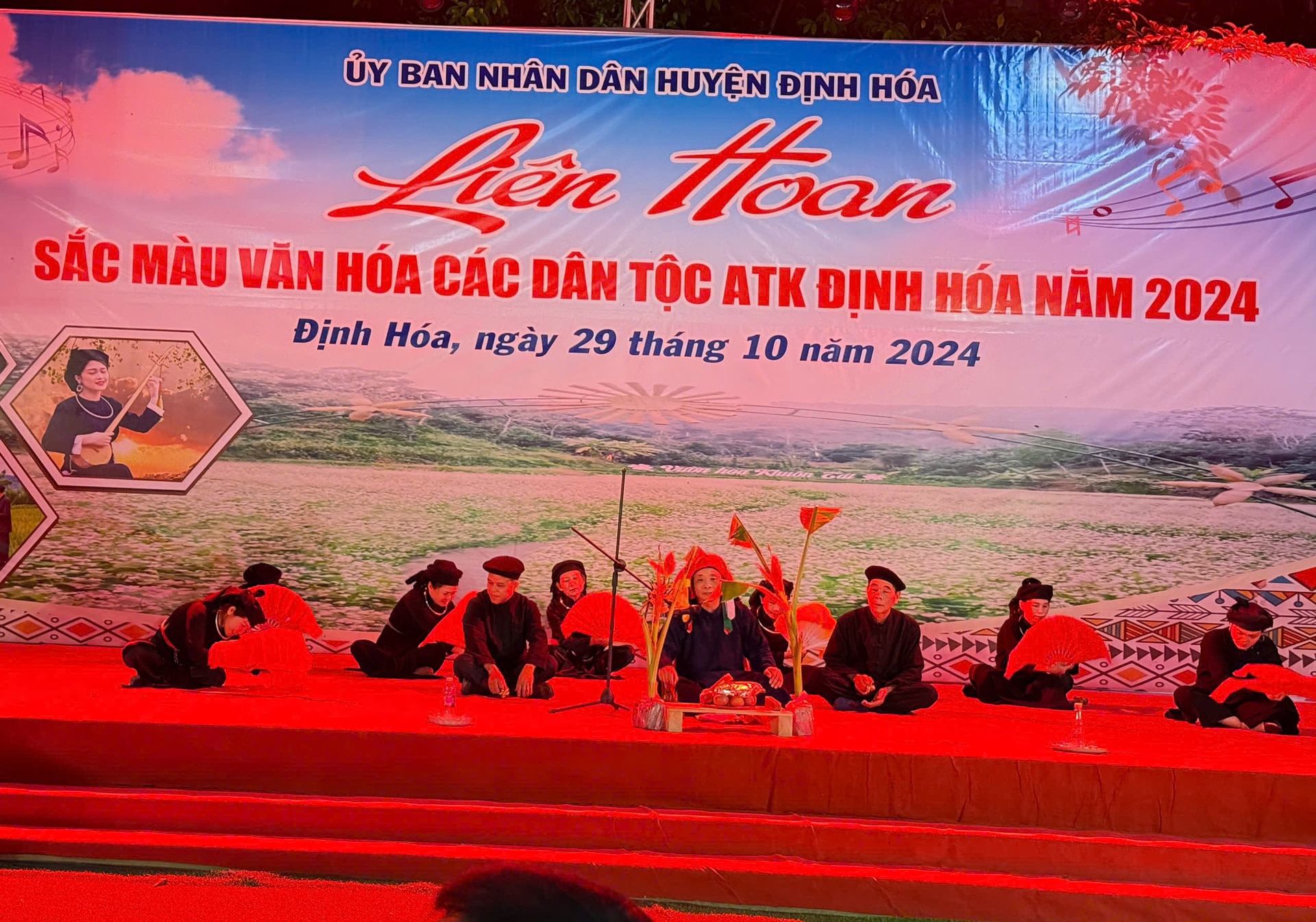 lang dong voi khong gian van hoa truyen thong trong lien hoan sac mau van hoa cac dan toc atk dinh hoa hinh 5