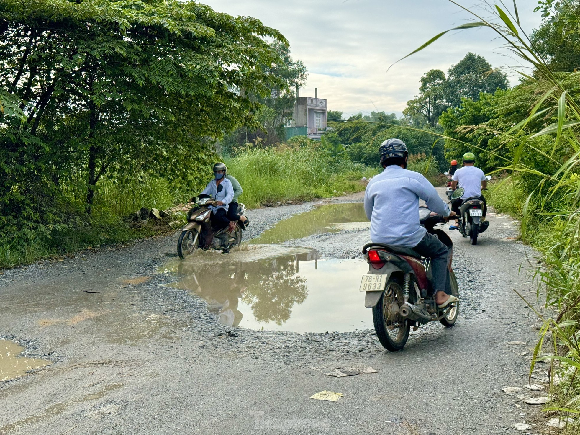 Cận cảnh tuyến đường ‘đau khổ’ ở Quảng Ngãi ảnh 6