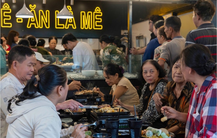 Nhà hàng buffet lẩu nướng bình dân tổ chức 'buffet 0 đồng' cho người lao động - 2