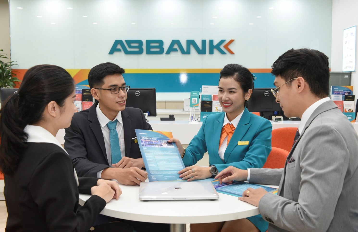 9 tháng năm 2024, ABBANK ghi nhận kết quả tích cực trong chuyển đổi số, tín dụng tăng trưởng, khung vốn vững chắc- Ảnh 1.