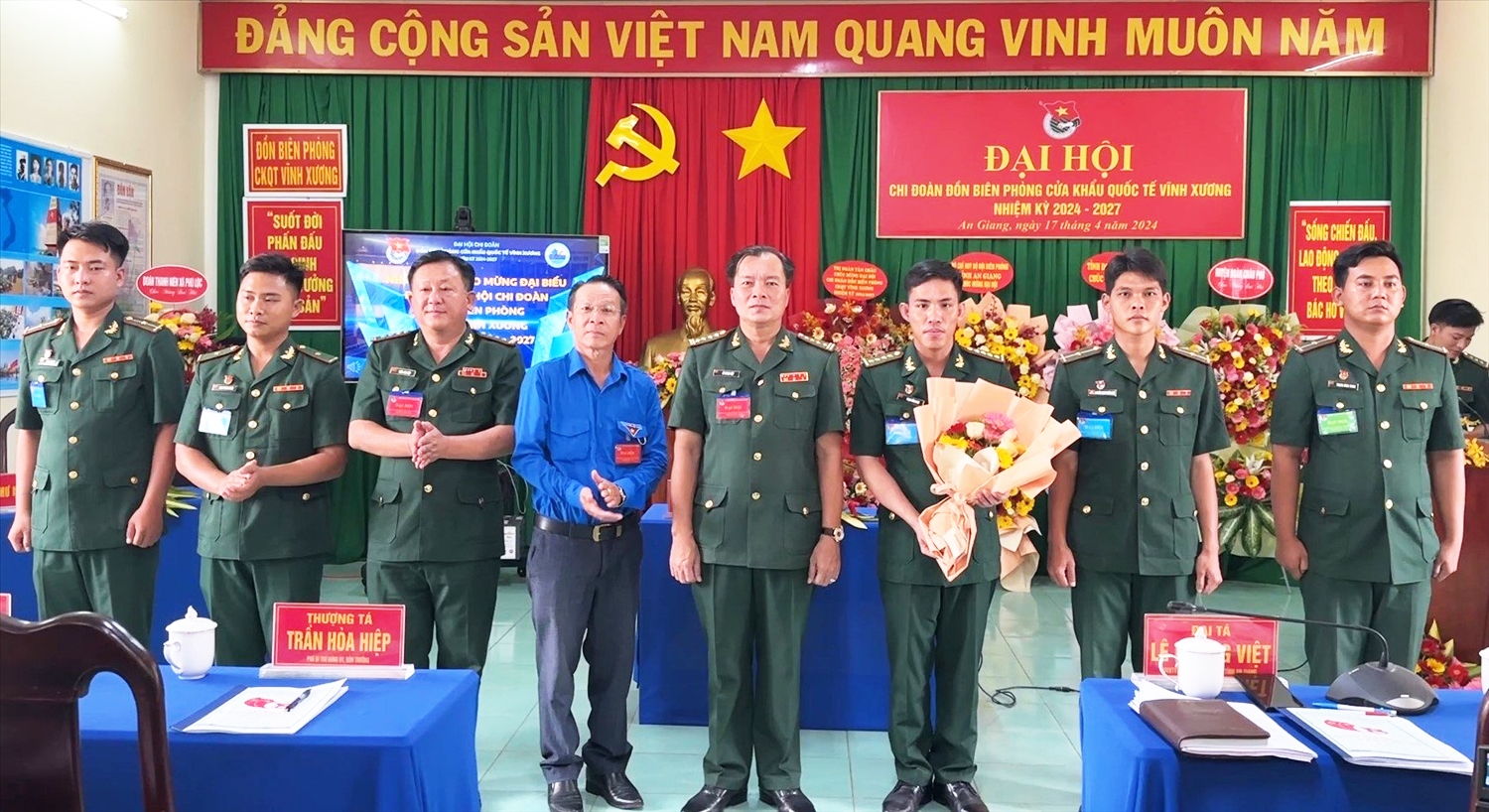 Many practical jobs to help people in the border area of Vinh Xuong