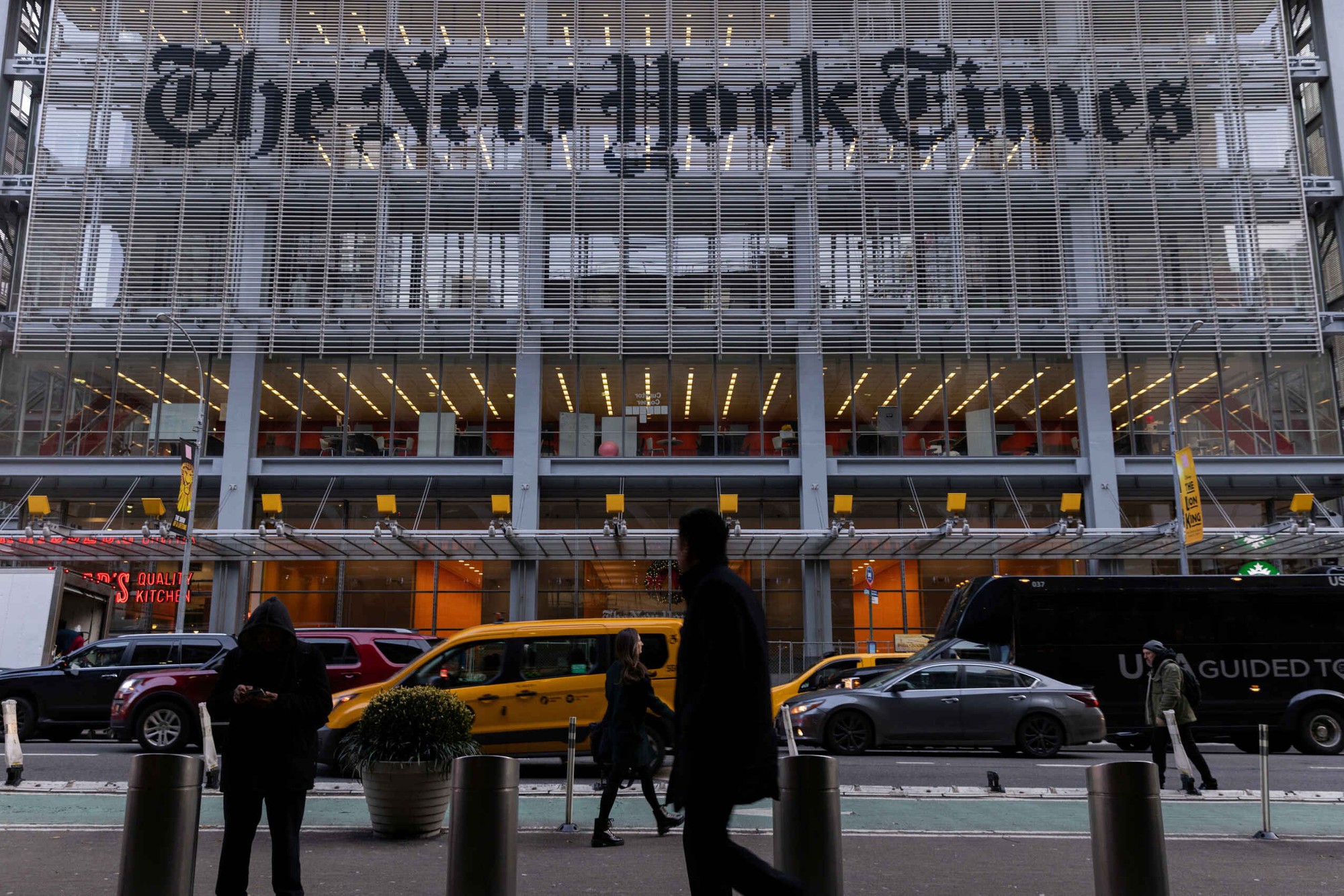 Báo The New York Times cảnh báo công ty ngành AI- Ảnh 1.