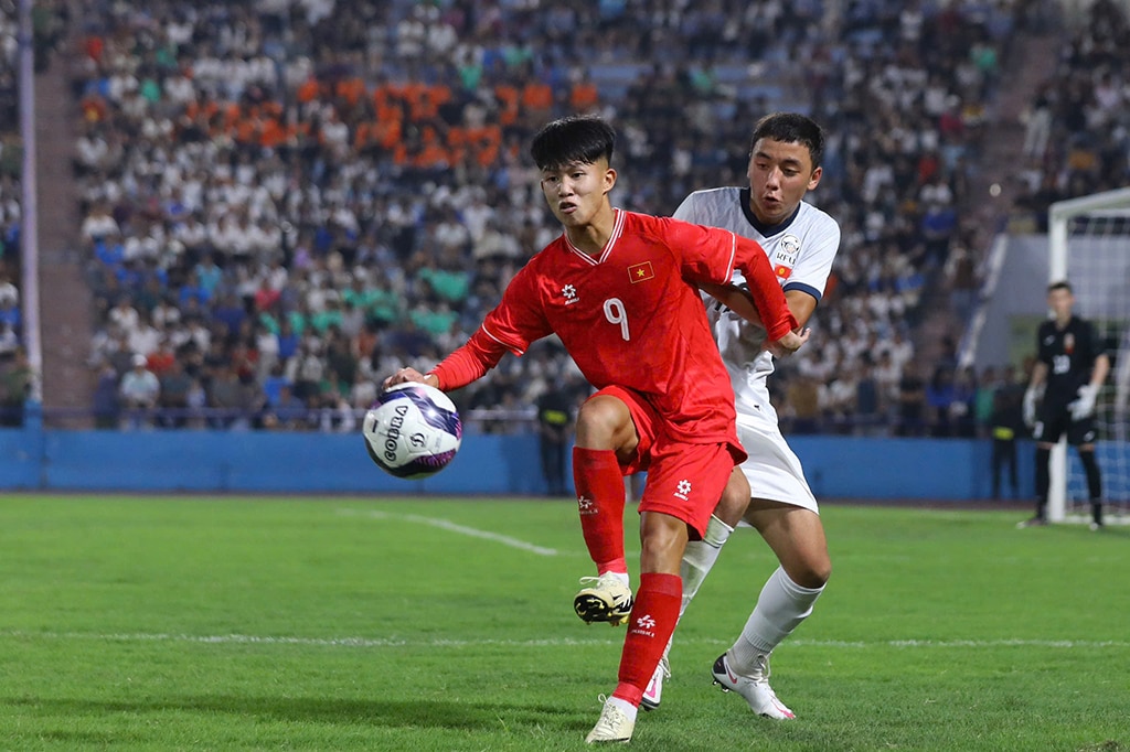 Bị U.17 Kyrgyzstan chia điểm, khó khăn chồng chất với U.17 Việt Nam- Ảnh 1.