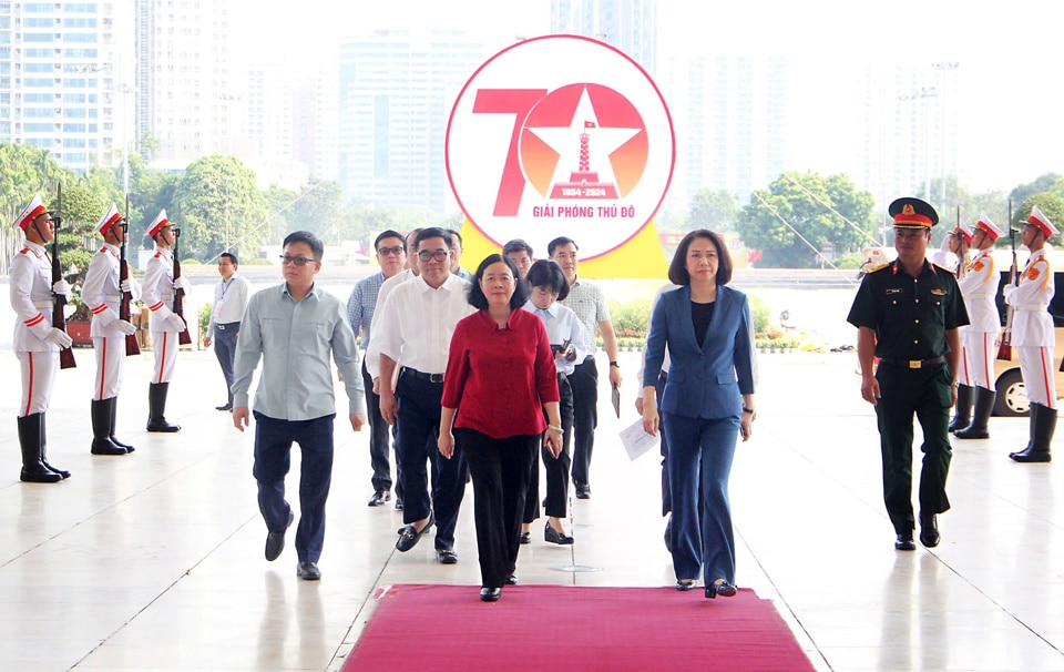 Bí thư Thành ủy Bùi Thị Minh Hoài cùng các đồng chí lãnh đạo TP Hà Nội tới dự buổi tổng duyệt Lễ kỷ niệm cấp quốc gia 70 năm Ngày Giải phóng Thủ đô (10/10/1954 - 10/10/2024) tại Trung tâm Hội nghị quốc gia.