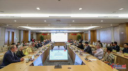 W-ការប្រគល់គ្រឿងឥស្សរិយយសដល់លោកគ្រូអគ្គីនេត្រ ១.jpg