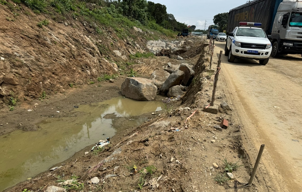 Chặn quốc lộ 19 một số thời điểm để nổ mìn phá đá từ 24/10 đến 31/12- Ảnh 1.