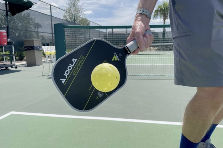 Vợt pickleball chính hãng rẻ nhất có giá từ 700.000 đồng.