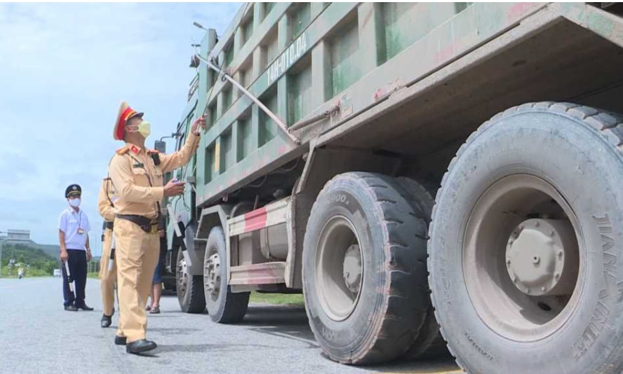 Chia sẻ hình ảnh đăng kiểm, dễ dàng phát hiện xe cơi nới thành thùng- Ảnh 1.