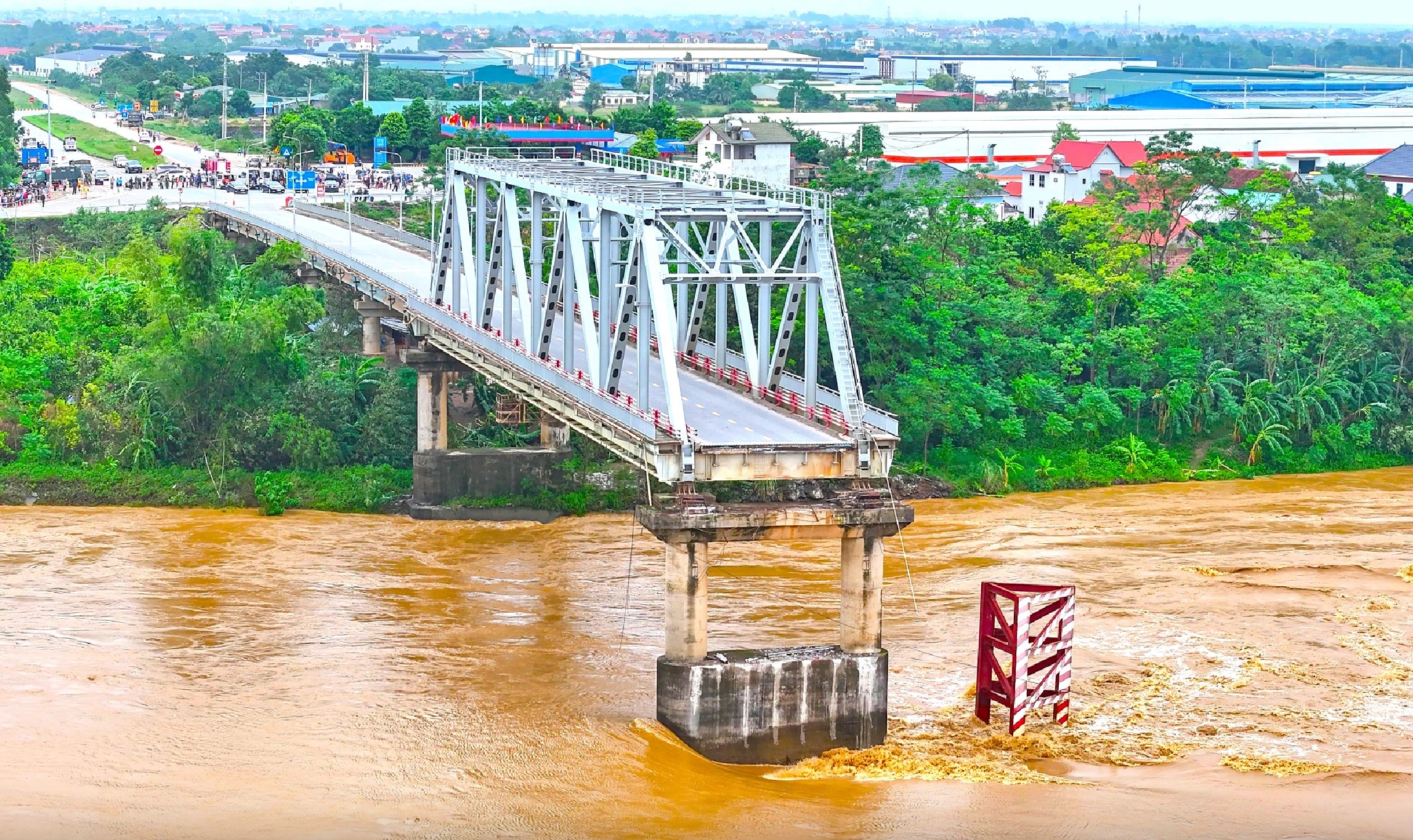 Cho phép xây cầu Phong Châu mới theo quy định xây dựng khẩn cấp- Ảnh 1.