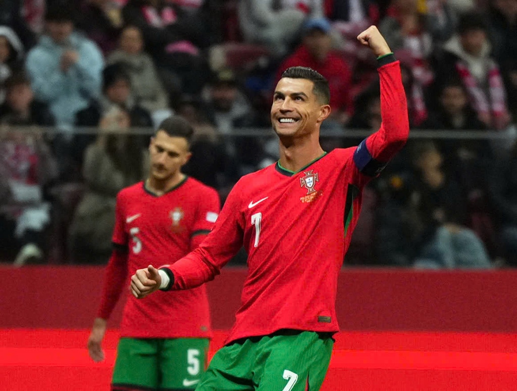 Cristiano Ronaldo còn nguyên giá trị- Ảnh 1.