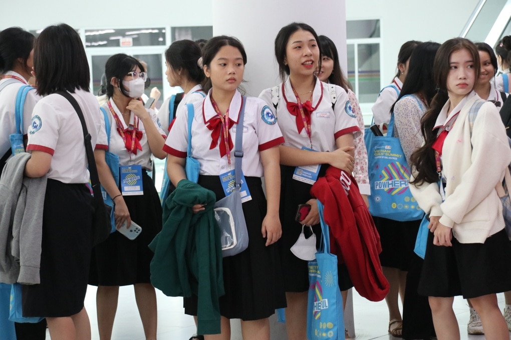 Đại học không nhàn, sinh viên choáng khi ngày nào cũng kiểm tra - 1