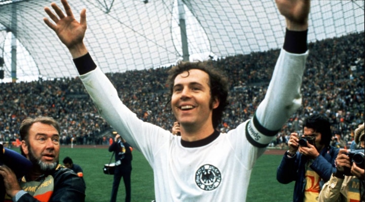 Franz Beckenbauer là cầu thủ toàn năng nhất trong danh sách này. Ông có thể chơi hậu vệ, tiền vệ hay thậm chí tiền đạo. Ngày còn thi đấu, "Hoàng đế" Beckenbauer đã sưu tập gần như mọi danh hiệu của đời cầu thủ như World Cup, cúp vô địch châu Âu, European Cup (tiền thân của Champions League), Bundesliga và 2 Quả bóng Vàng vào các năm 1972 và 1976. Vua bóng đá Pele thừa nhận Beckenbauer là một trong những cầu thủ xuất sắc nhất ông từng chứng kiến.