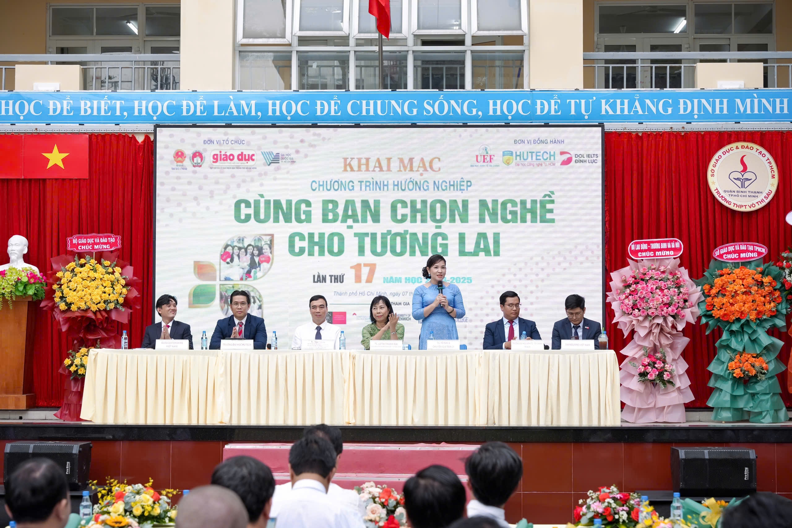 Đưa chương trình “Cùng bạn chọn nghề cho tương lai” đến 600 trường THPT cả nước- Ảnh 1.