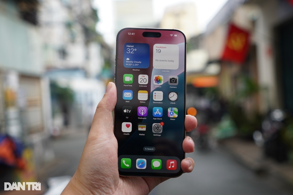 Giá iPhone 16 Pro Max xách tay giảm sâu - 1